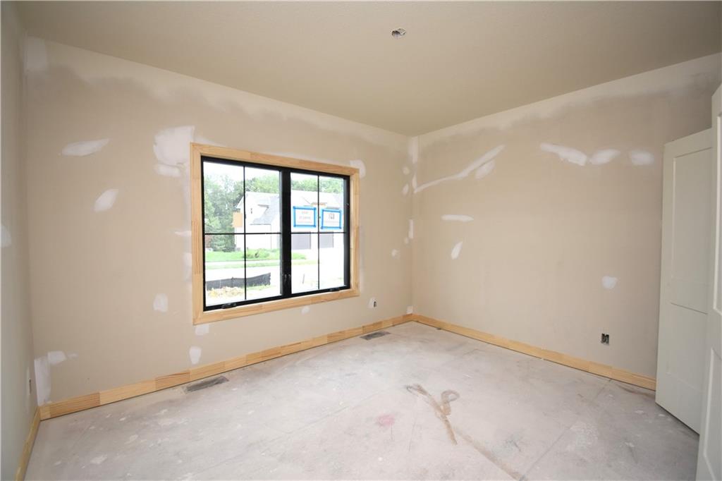 7633 N Booth Avenue Property Photo 5