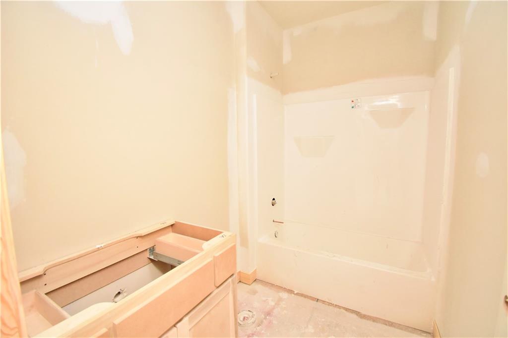 7633 N Booth Avenue Property Photo 6