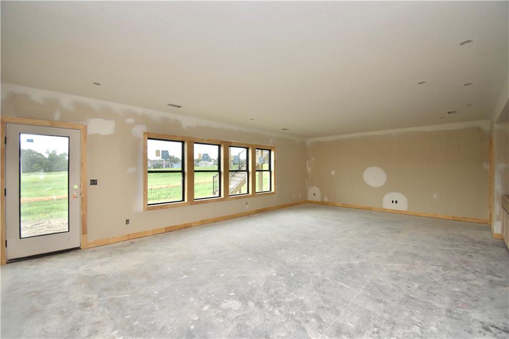 7633 N Booth Avenue Property Photo 25