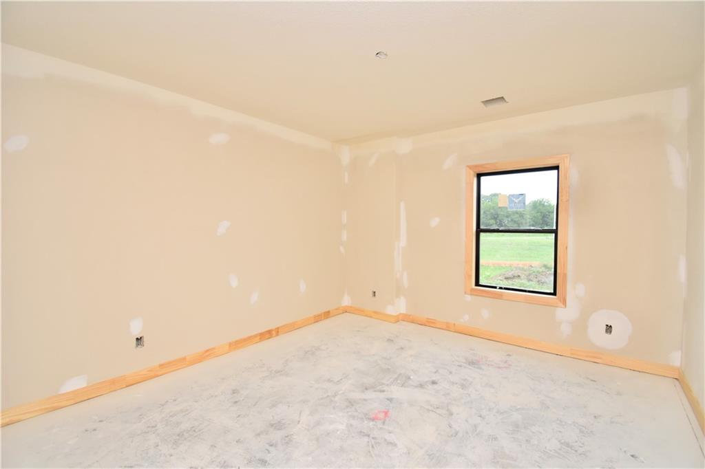 7633 N Booth Avenue Property Photo 32