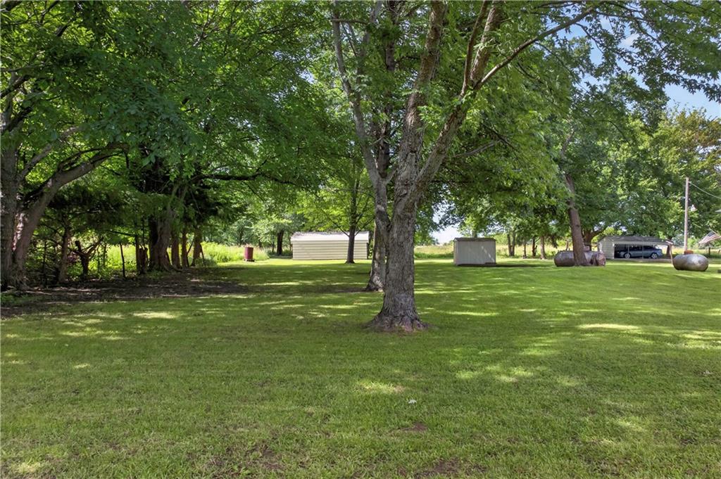 406 N Center Avenue Property Photo 15