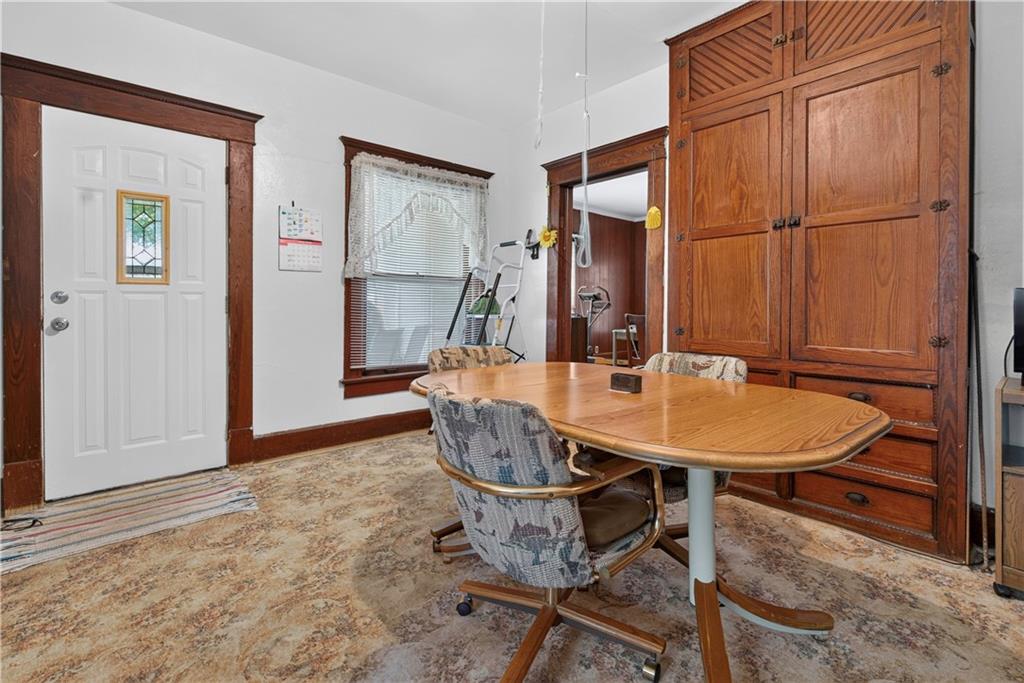 406 N Center Avenue Property Photo 17