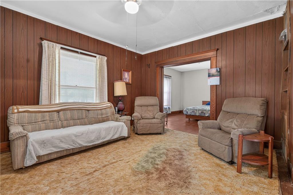 406 N Center Avenue Property Photo 21