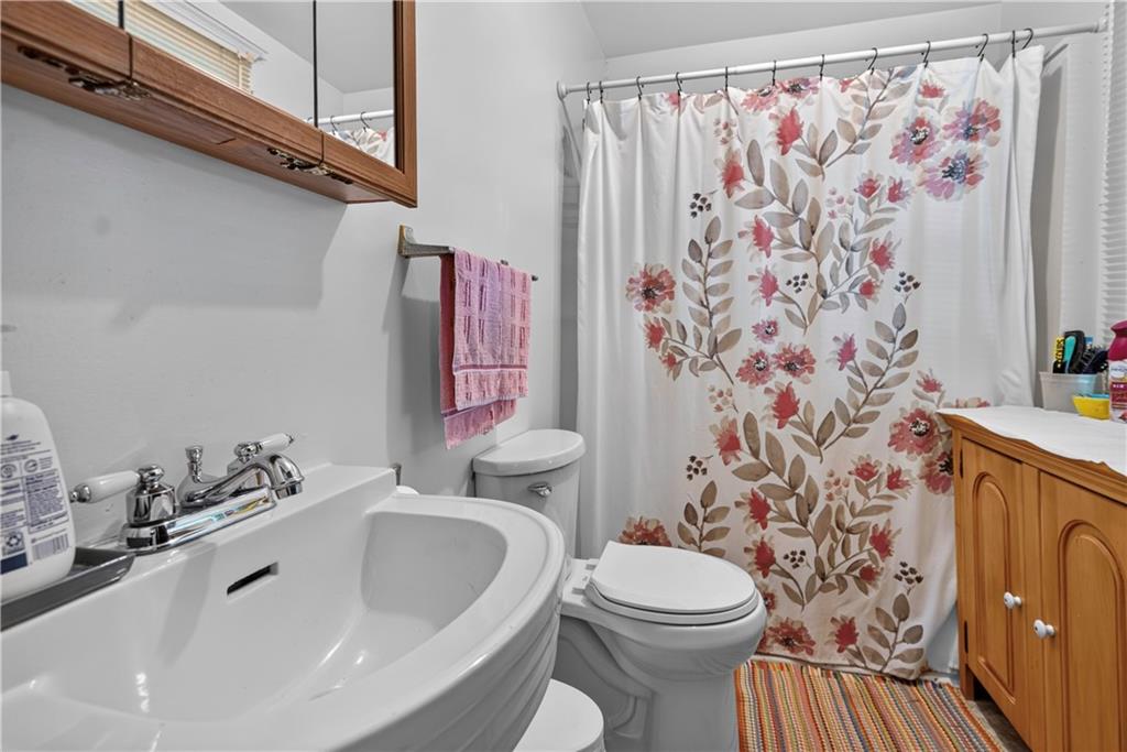 406 N Center Avenue Property Photo 25