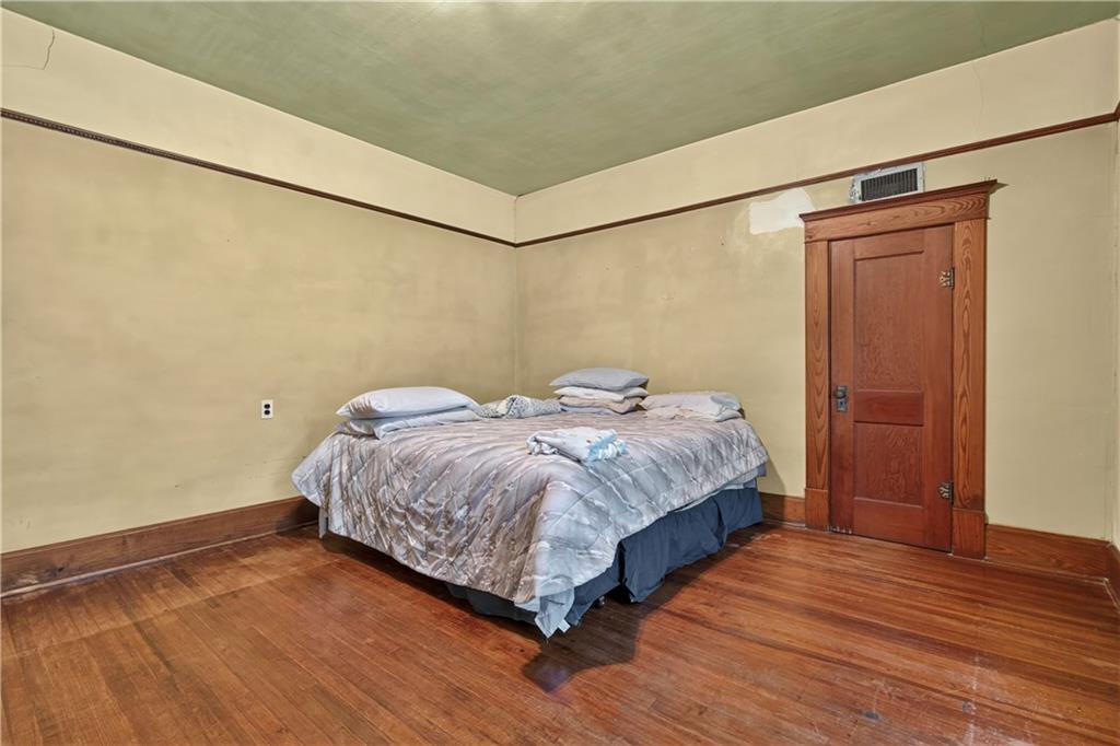 406 N Center Avenue Property Photo 27