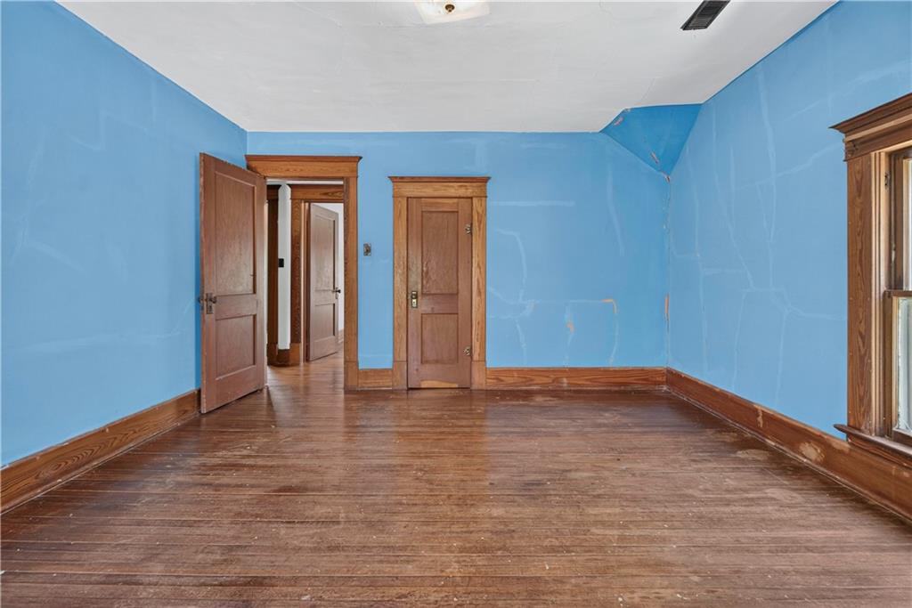 406 N Center Avenue Property Photo 34