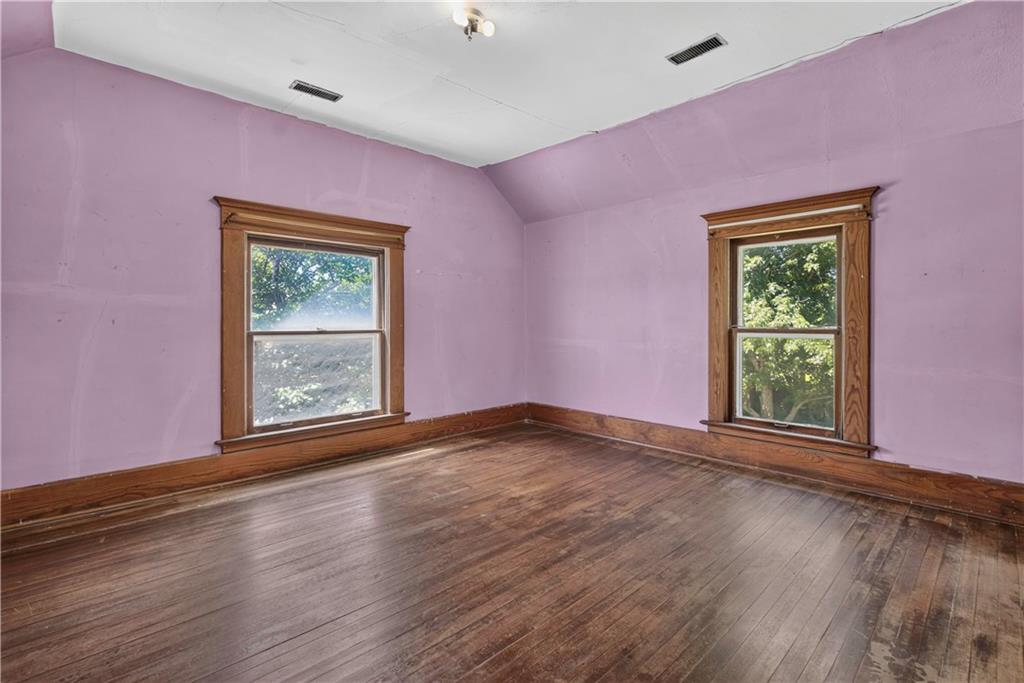 406 N Center Avenue Property Photo 35