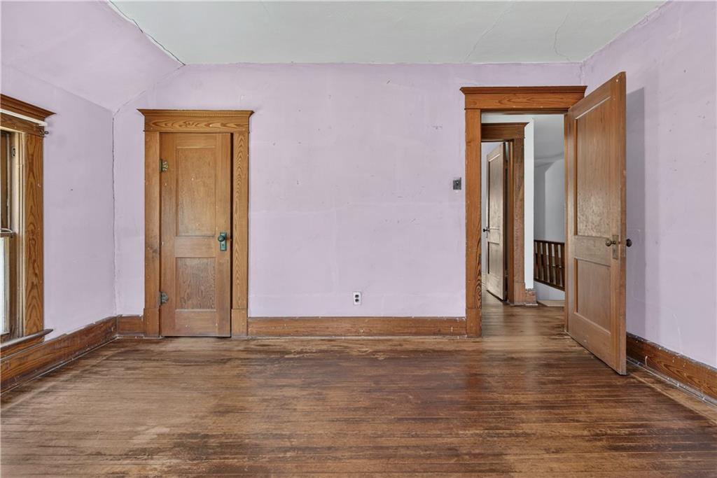 406 N Center Avenue Property Photo 36