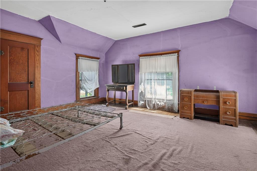 406 N Center Avenue Property Photo 39