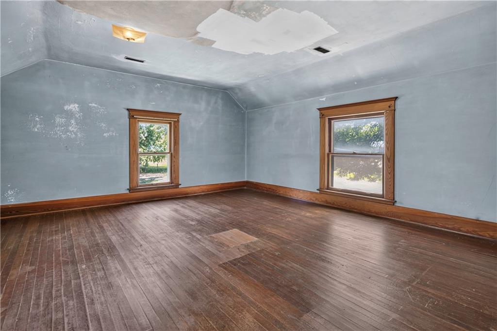 406 N Center Avenue Property Photo 40