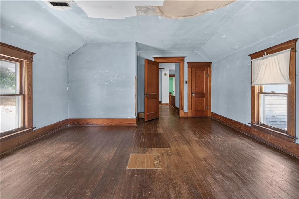 406 N Center Avenue Property Photo 41