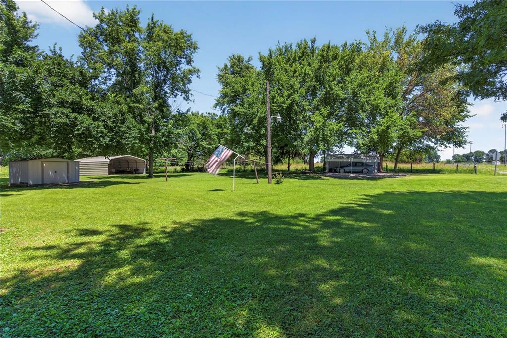406 N Center Avenue Property Photo 42
