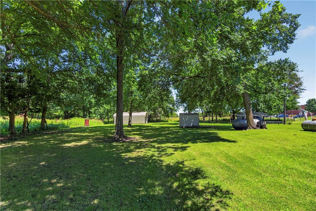 406 N Center Avenue Property Photo 43