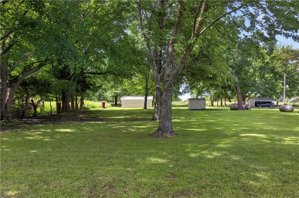 406 N Center Avenue Property Photo 44