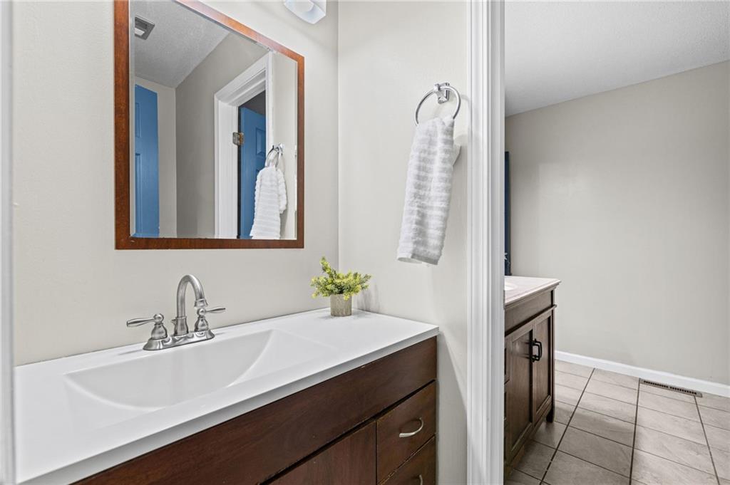 11230 College Avenue Property Photo 20