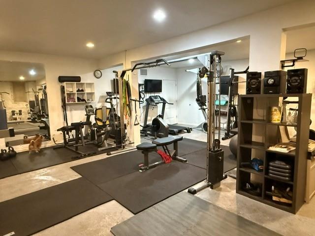 708 Lake Forest Drive Property Photo 45