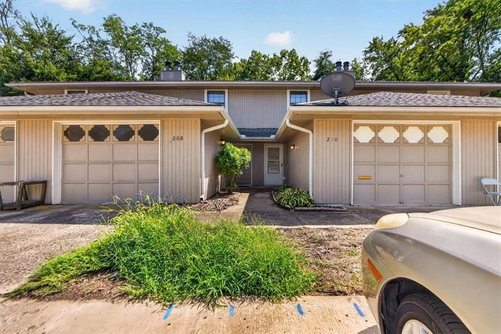 210 Nw Nottingham Drive Property Photo 1