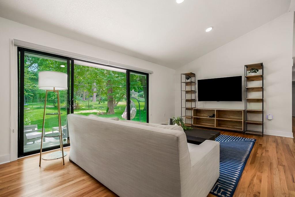 9101 Wenonga Road Property Photo 11