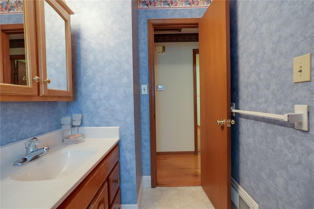 11016 Stark Avenue Property Photo 5