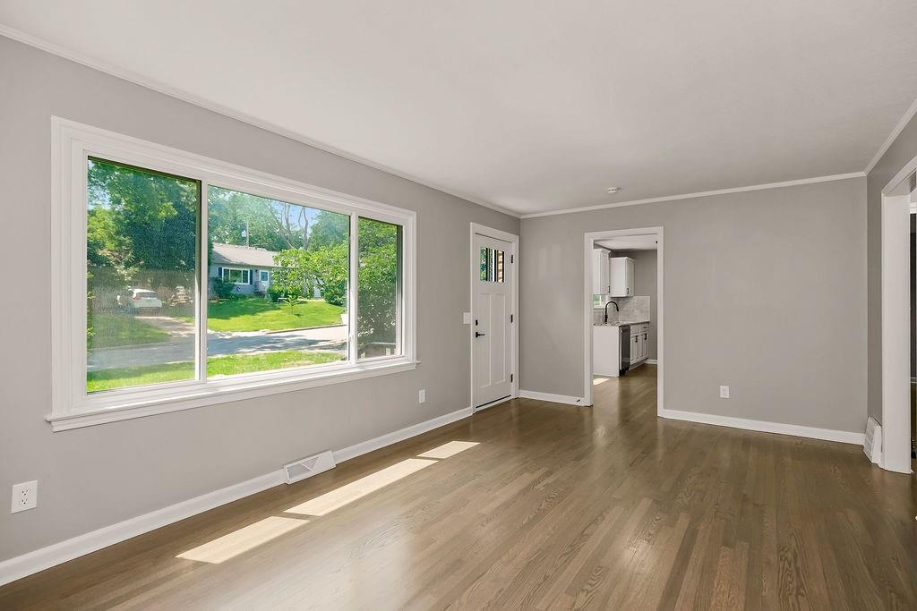 4921 Briar Street Property Photo 3