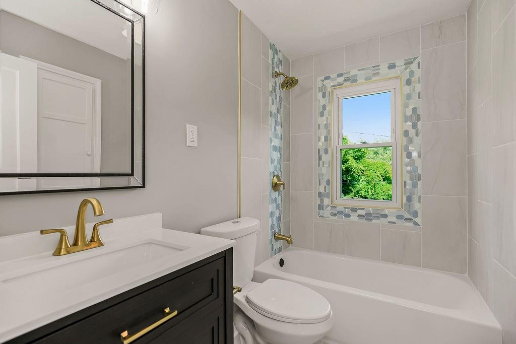 4921 Briar Street Property Photo 8