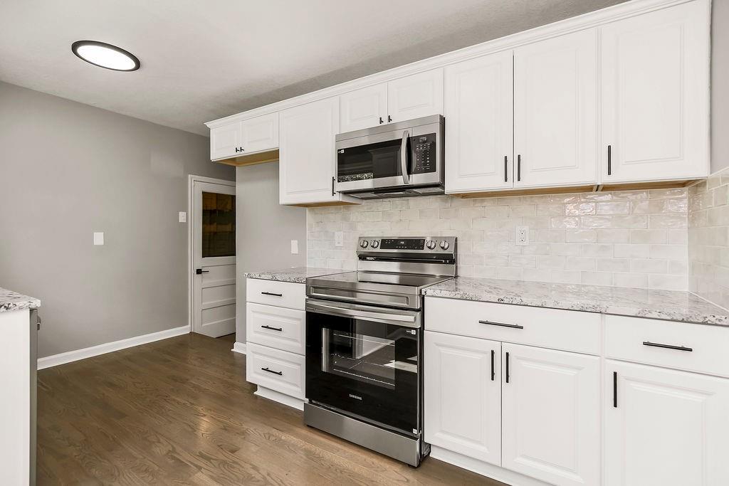 4921 Briar Street Property Photo 14