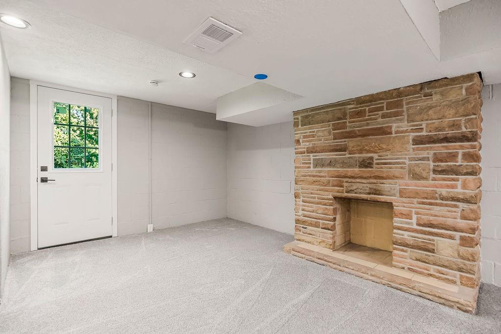4921 Briar Street Property Photo 25