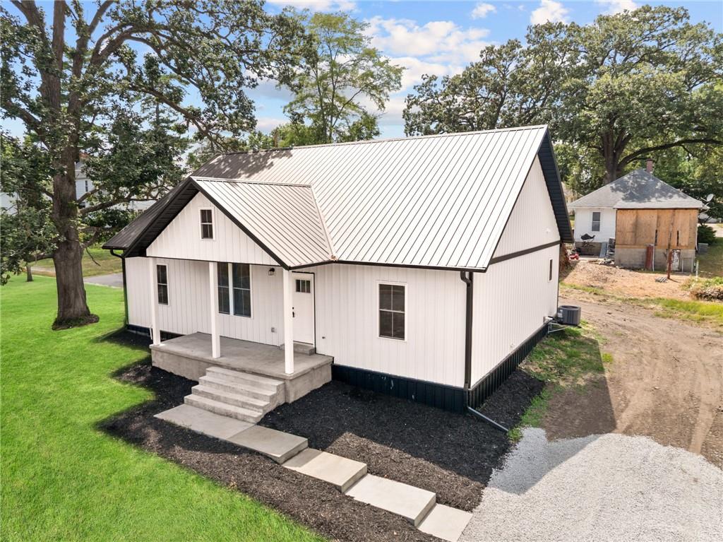 201 Linn Street Property Photo 3