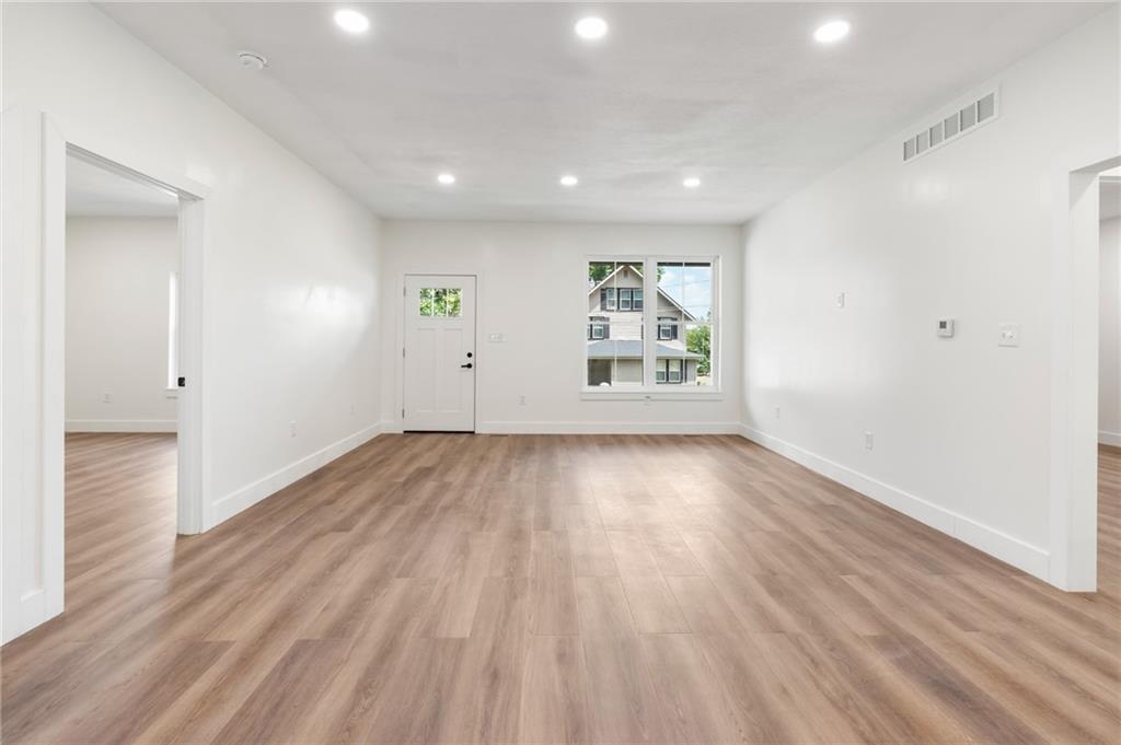 201 Linn Street Property Photo 8