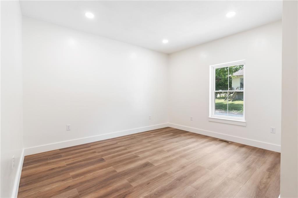 201 Linn Street Property Photo 28