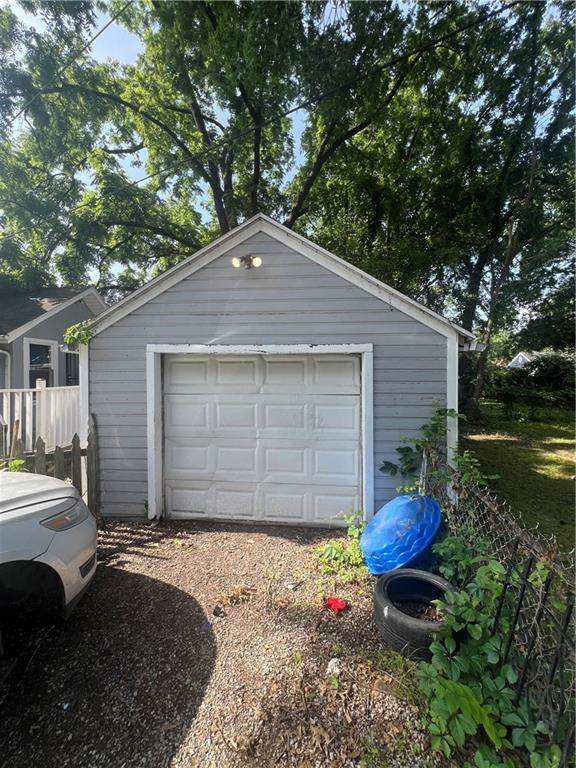 8000 Wayne Avenue Property Photo 12