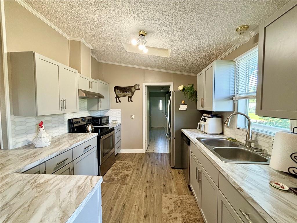 1106 Lakeshore Drive Property Photo 2