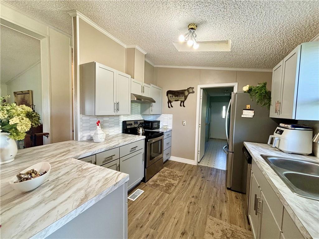 1106 Lakeshore Drive Property Photo 13