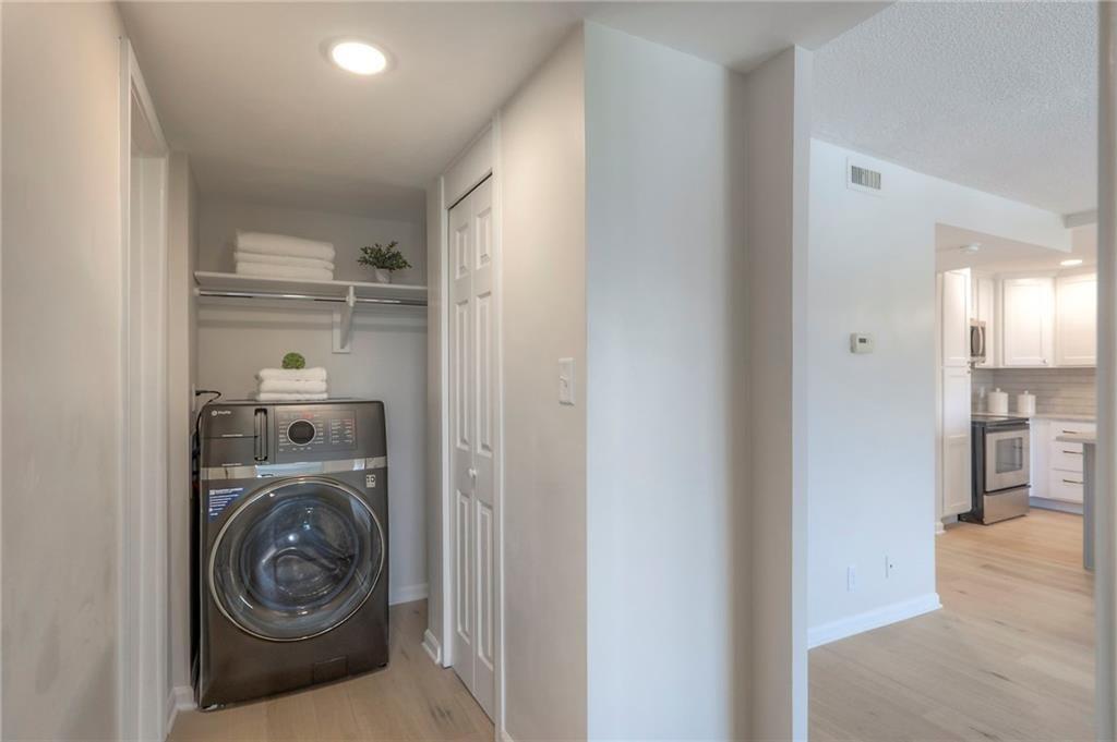 4545 Wornall Road Property Photo 15
