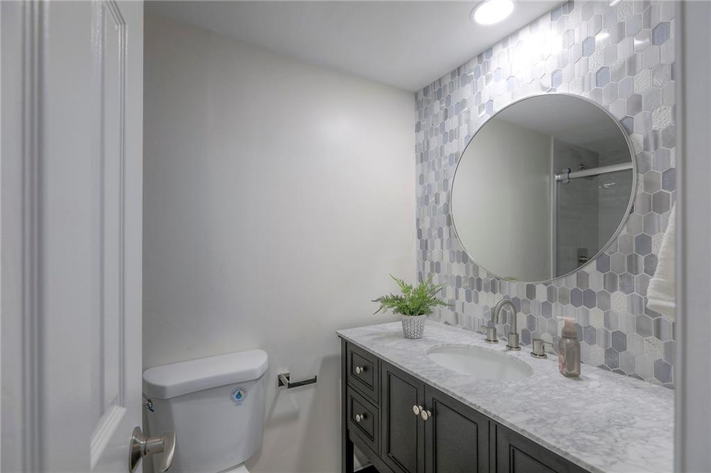 4545 Wornall Road Property Photo 16