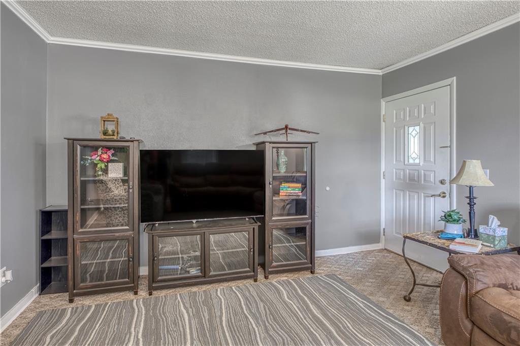 335 E 9th Street Property Photo 5