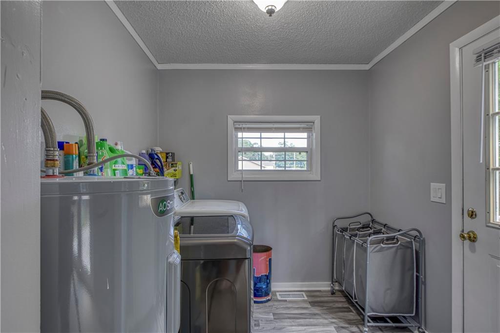 335 E 9th Street Property Photo 6