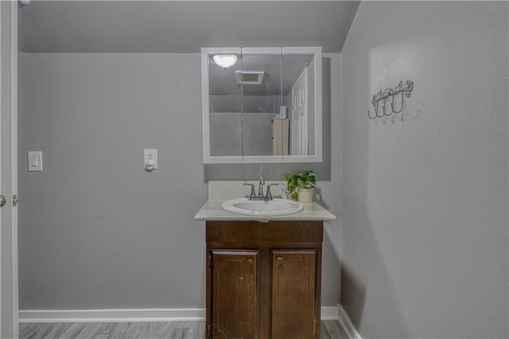 335 E 9th Street Property Photo 18