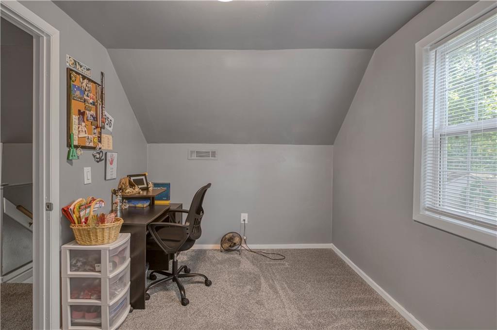 335 E 9th Street Property Photo 19