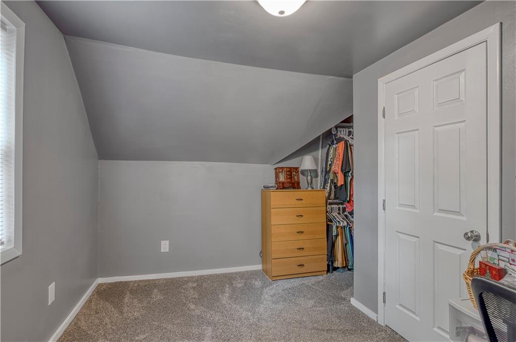 335 E 9th Street Property Photo 20