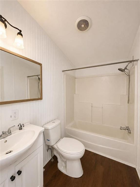 809 W 9th Street Property Photo 4