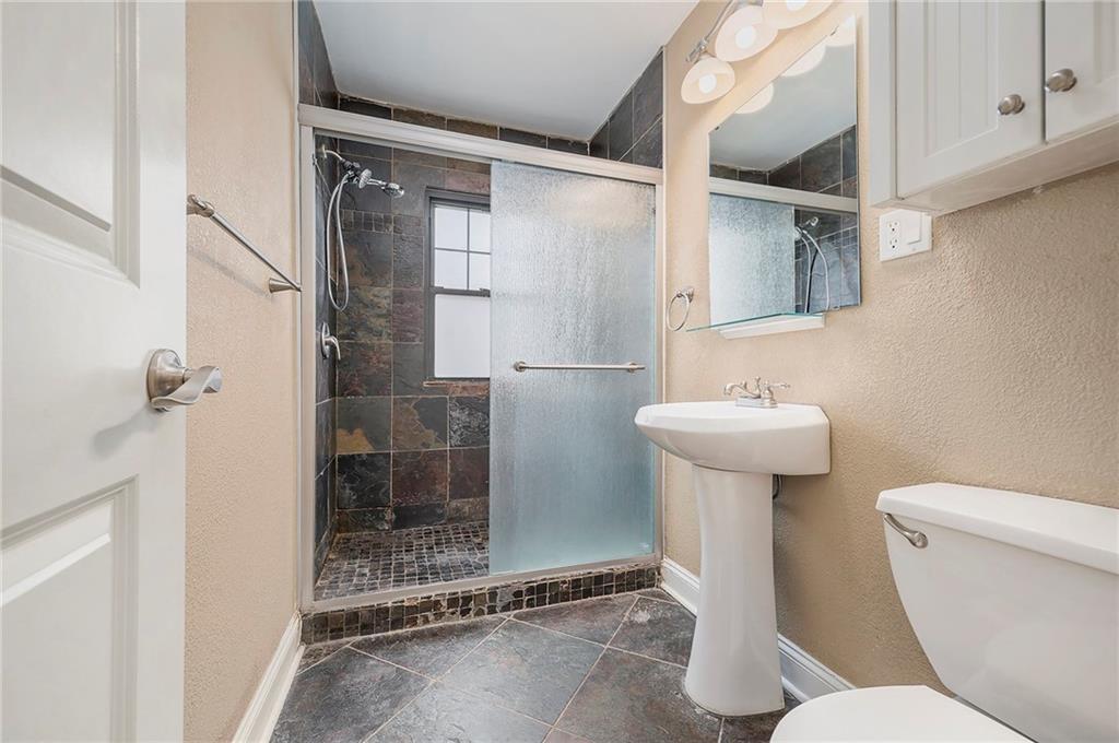 1104 W 46th Street Property Photo 14