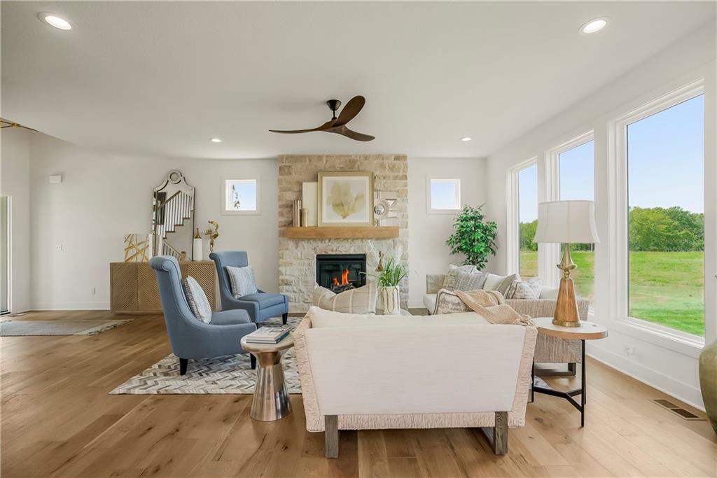 17809 Rainbow Boulevard Property Photo 10