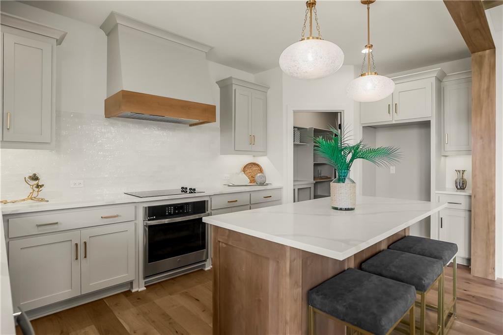 17809 Rainbow Boulevard Property Photo 18
