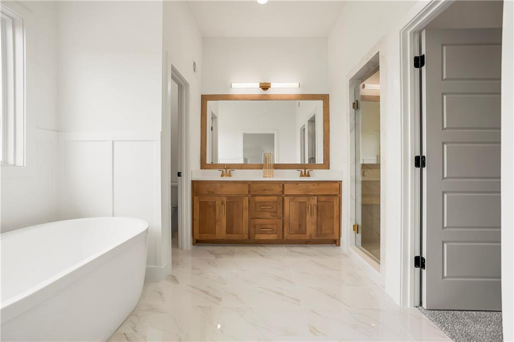 17809 Rainbow Boulevard Property Photo 31
