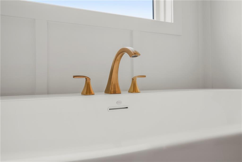 17809 Rainbow Boulevard Property Photo 33