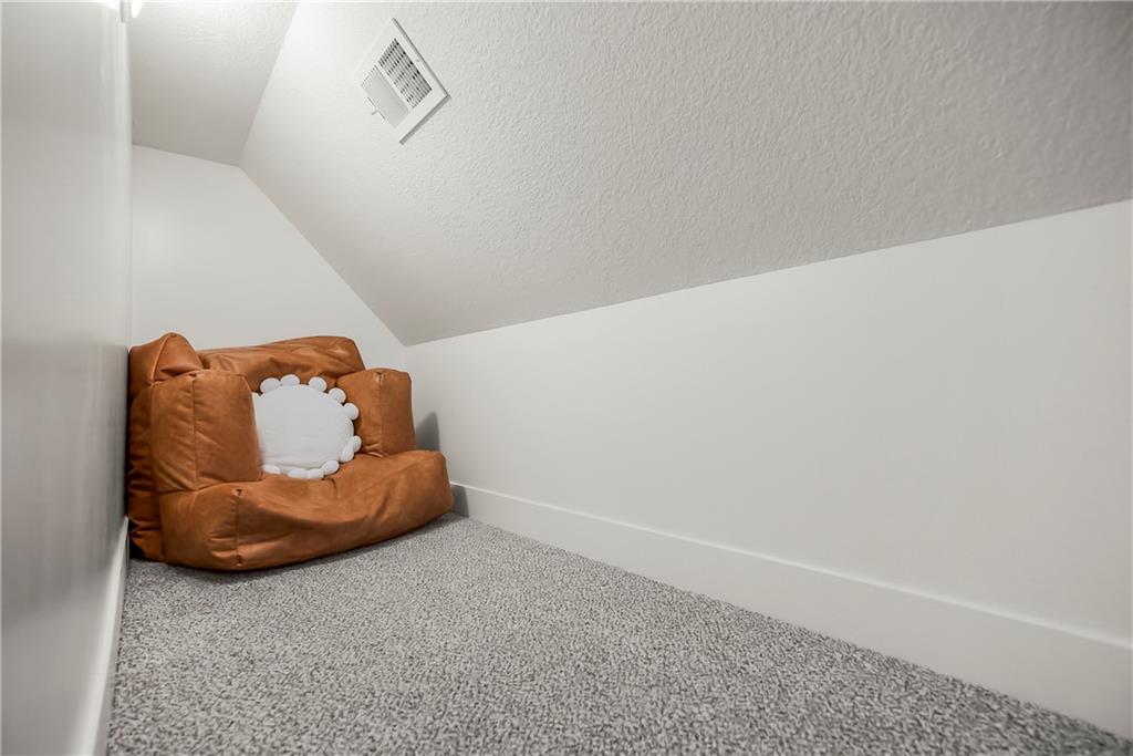 17809 Rainbow Boulevard Property Photo 37
