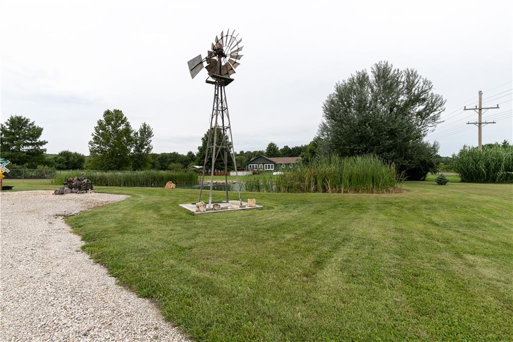 22215 Parallel Road Property Photo 3