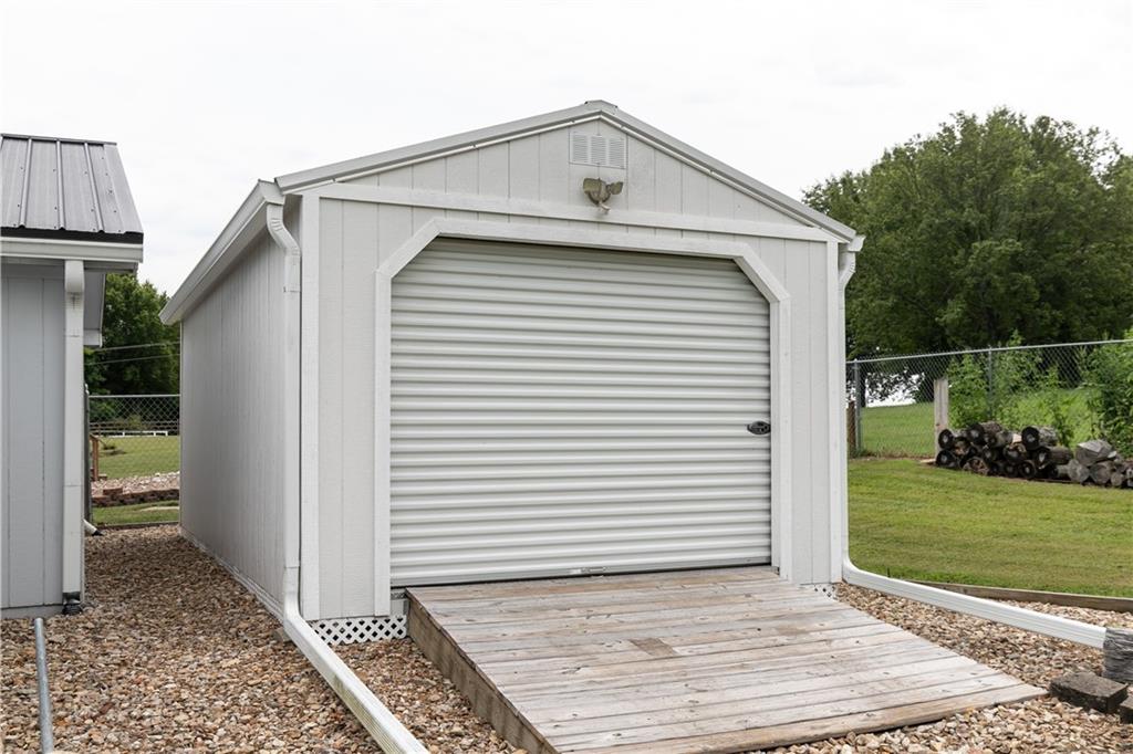 22215 Parallel Road Property Photo 8