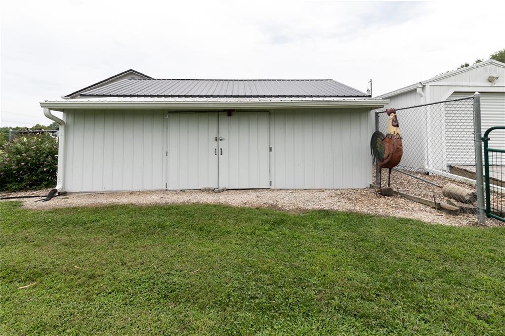22215 Parallel Road Property Photo 12
